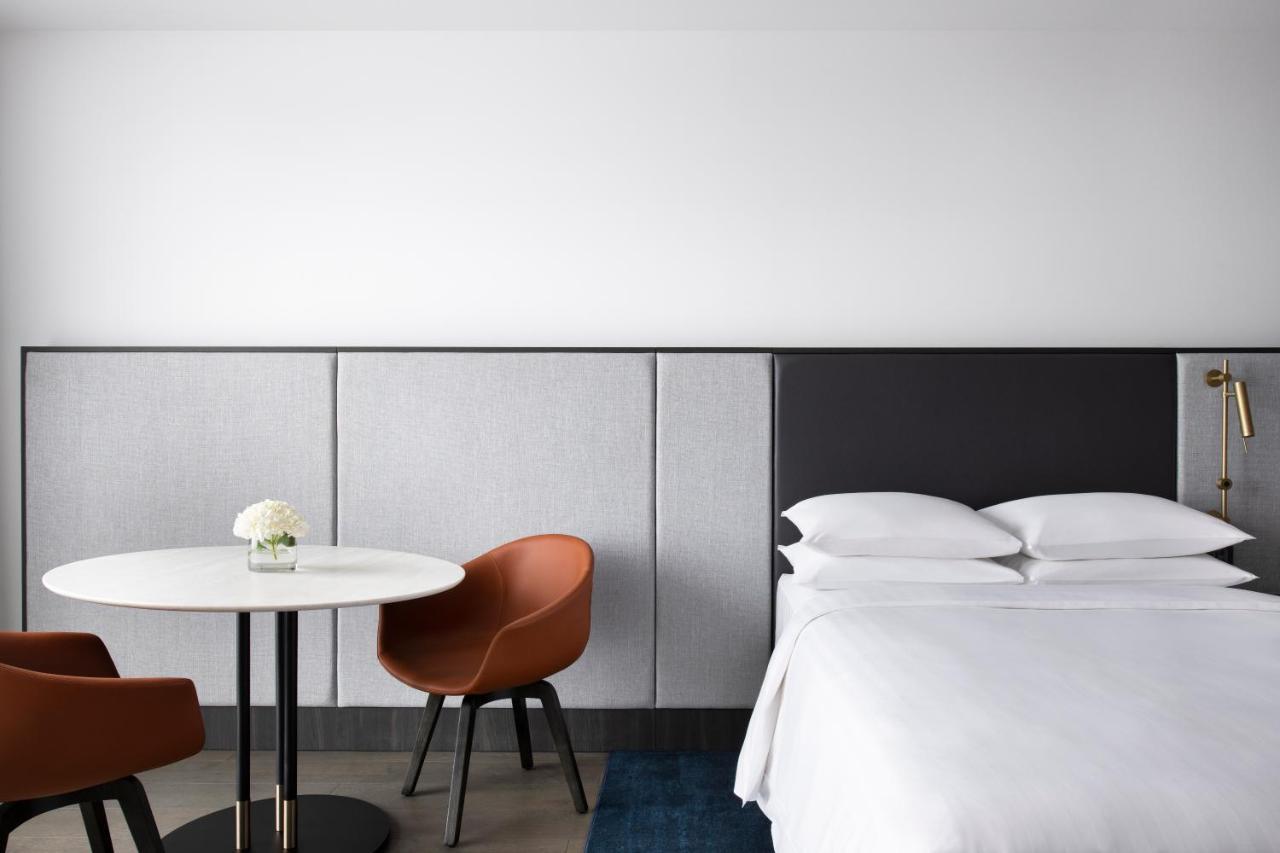 Melbourne Marriott Hotel Docklands Exterior foto A room at the Hotel Americano