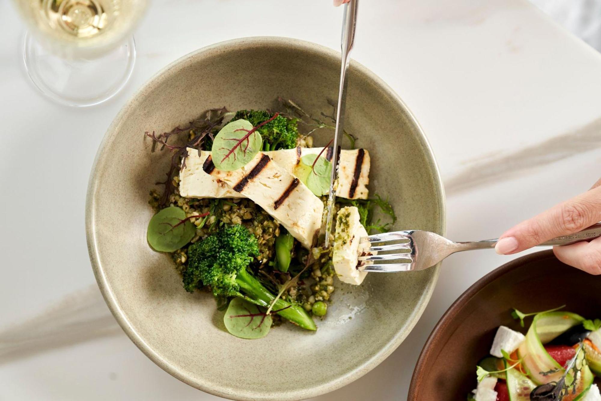 Melbourne Marriott Hotel Docklands Exterior foto A salad with quinoa